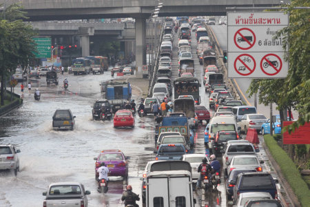 ปิดถนน.jpg