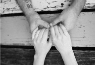 จับมือ.jpg
