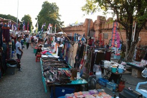 ตลาดยอดนิยม.jpg