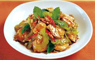 ปลาผัดใบกระเพรา.jpg