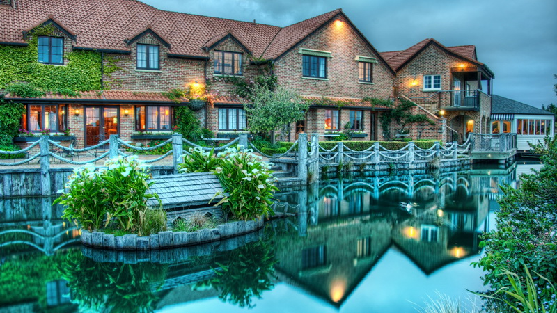 Coming Home to the Inn After Dinner - New Zealand_resize.jpg