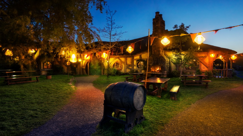 24 - night lights at the green dragon_resize.jpg