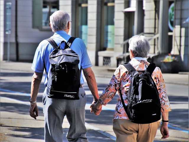 senior-g1eb9c9f82_640.jpg