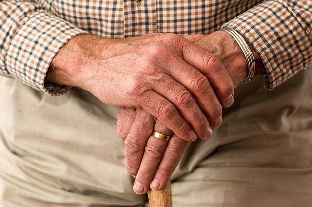 elderly-g192bb3a8d_640.jpg