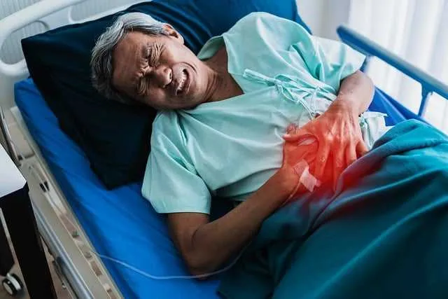 abdominal-pain-8126330_640.webp