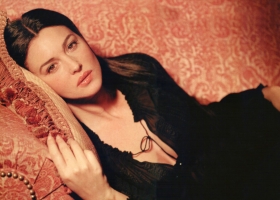 Amazing Set of Monica Bellucci Wallpapers 6