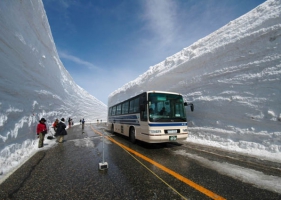 กำแพงหิมะ ณ หุบเขาแอลป์ญี่ปุ่น