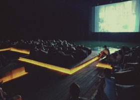 โรงภาพยนตร์ลอยน้ำ เกาะกูดู ประเทศไทย