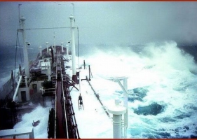 วินาทีพายุซัดกระหน่ำเรือเดินทะเล -1-