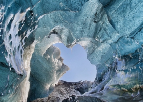 ถ้ำน้ำแข็งคริสตัล สวยงามอลังการ ที่ไอซ์แลนด์