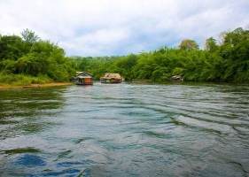 แนะนำสำหรับการเที่ยวครอบครัวชมแม่น้ำแควกาญจนบุรีที่ปลอดภัยอย่างดีเสมอ